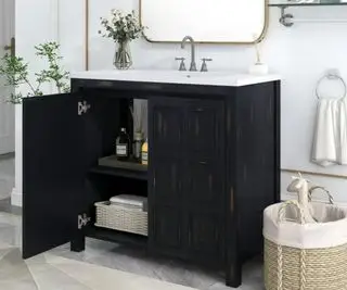 Churanty Badezimmer-Waschtisch an einer Wand.