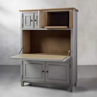 Bureau Alderson contre un mur gris.