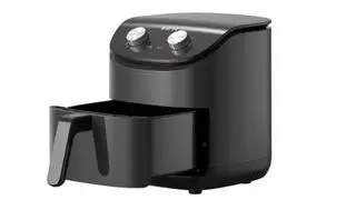 En Instant Essentials 4 Quart Air Fryer på en gennemsigtig baggrund