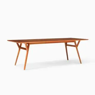 흰색 배경의 West Elm Mid-Century 확장형 식탁.