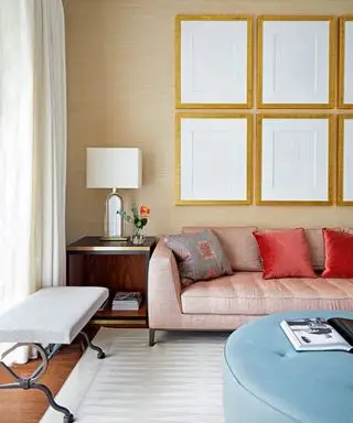 Kolik-bych-měl-utratit-na-pohovce-Anna-Statham