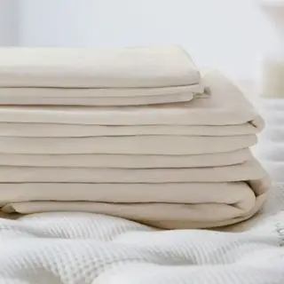 Meilleure image de draps pliés dans un coloris neutre