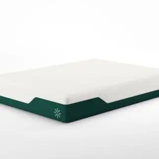 Matelas en mousse à mémoire de forme Zinus Cooling Gel sur fond blanc.
