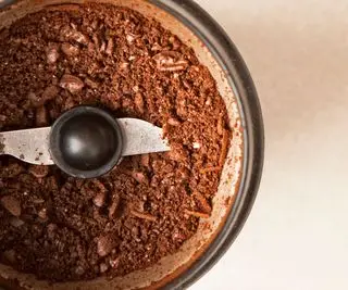 Dois-je acheter un moulin à café à lame ou à meules ? Est-ce que l'un est meilleur que l'autre?