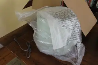 Belle friteuse à air numérique de 6 litres sur le comptoir de la cuisine