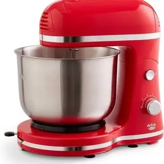 Delish by Dash Stand Mixer sur fond blanc.