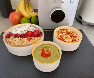 Base du mixeur professionnel Smeg avec boutons et commandes