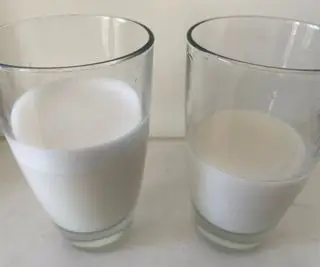 חלב נספרסו אירוצ'ינו לצד חלב אינסטנט