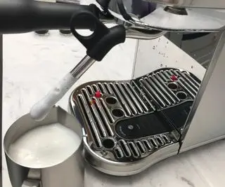 Breville Bambino Plus napěňovací mléko