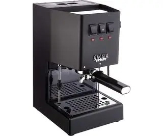 Gaggia Classic Pro na bílém pozadí