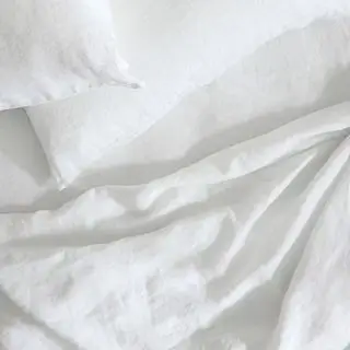 O conjunto de lençóis de linho da Saatva é uma cama.