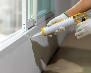 fugemasse rundt vinduskanten