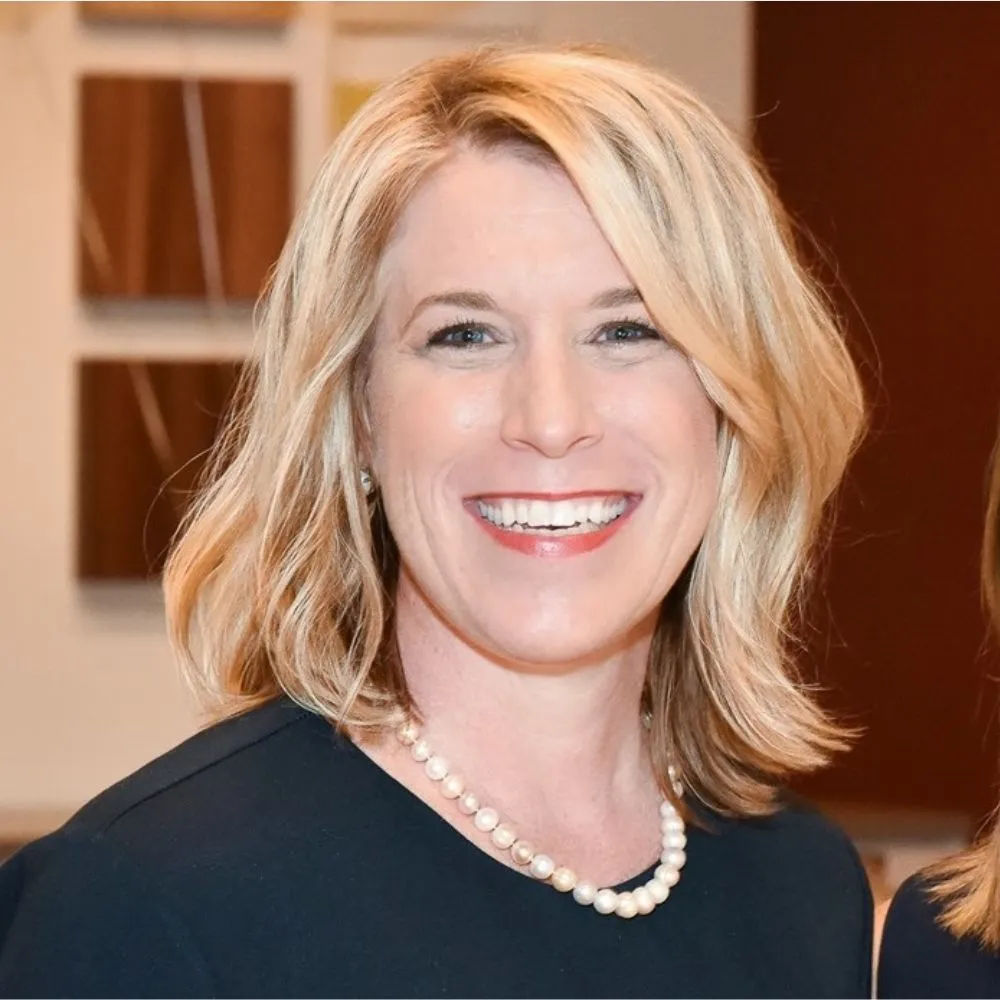 Zdjęcie Marthy Carol-Stewart w głowę' loading='lazy' title=