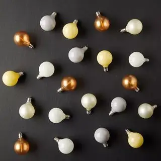 Lampadine Stargazer Color Story su uno sfondo scuro.