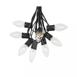 Lampada da appendere vintage per le vacanze su uno sfondo bianco.