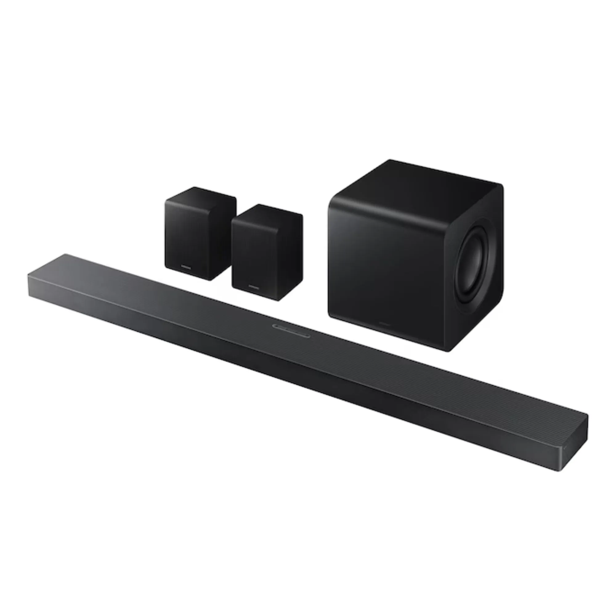 Samsung HW-QS750F Soundbar-Woofer und zwei Surround-Lautsprecher vor weißem Hintergrund.' loading='lazy' title=