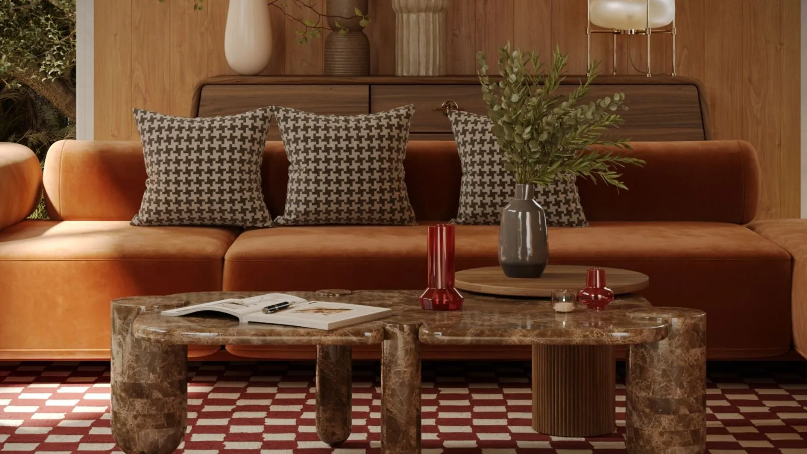 סלון עם מבטאים של אמצע המאה כולל ספת תפוז שולחן אבן מעוגלת וארון עץ מעוגל' loading='lazy' title=