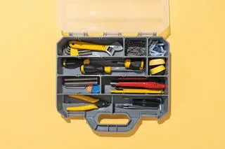 14 niezbędnych narzędzi do majsterkowania, które każdy majsterkowicz powinien mieć w swojej skrzynce narzędziowej