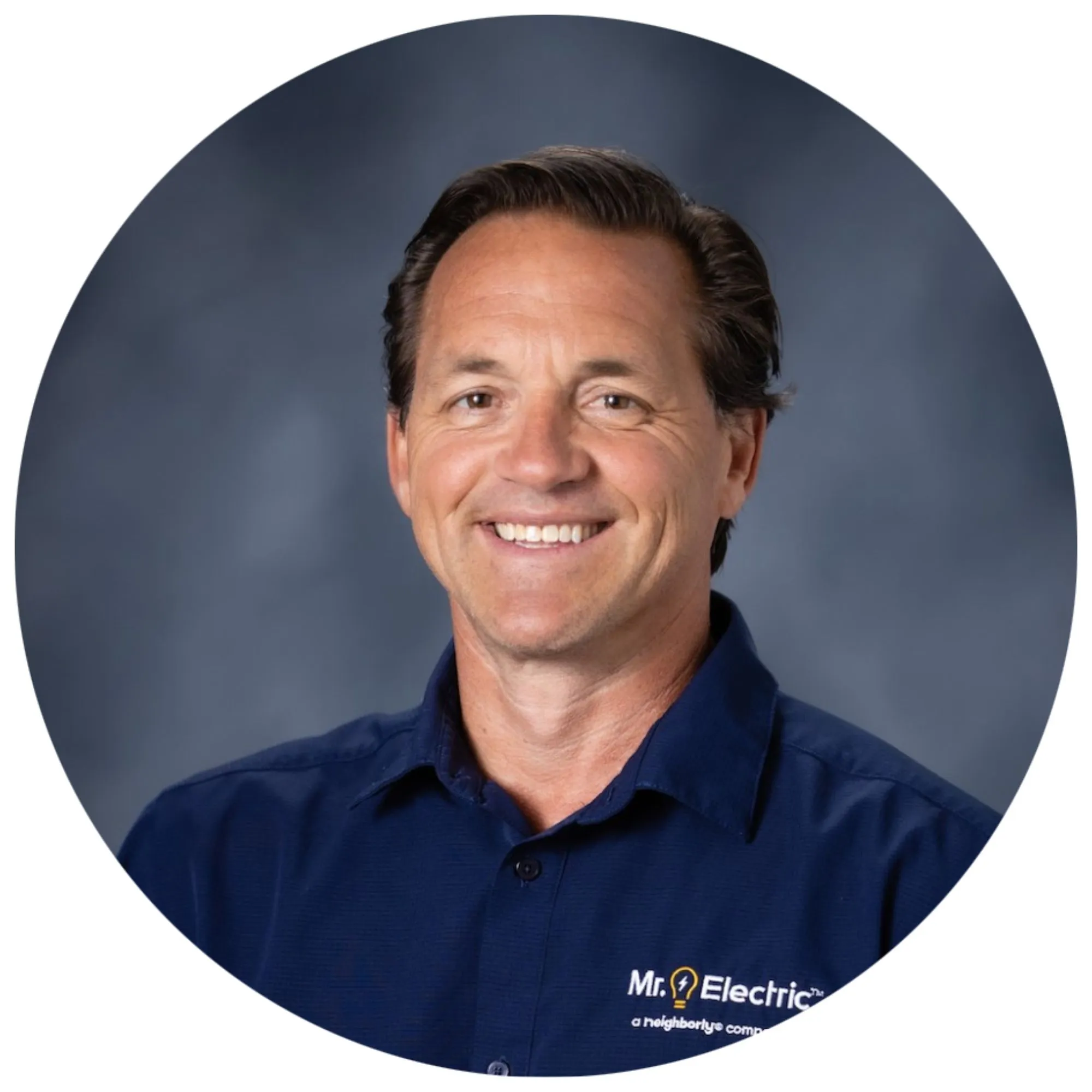 Zdjęcie Bena Kolo w niebieskim topie' loading='lazy' title=