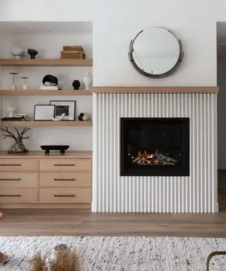 Où accrocher un miroir dans un salon – 6 endroits recommandés par les experts pour plus de lumière et d’intérêt design