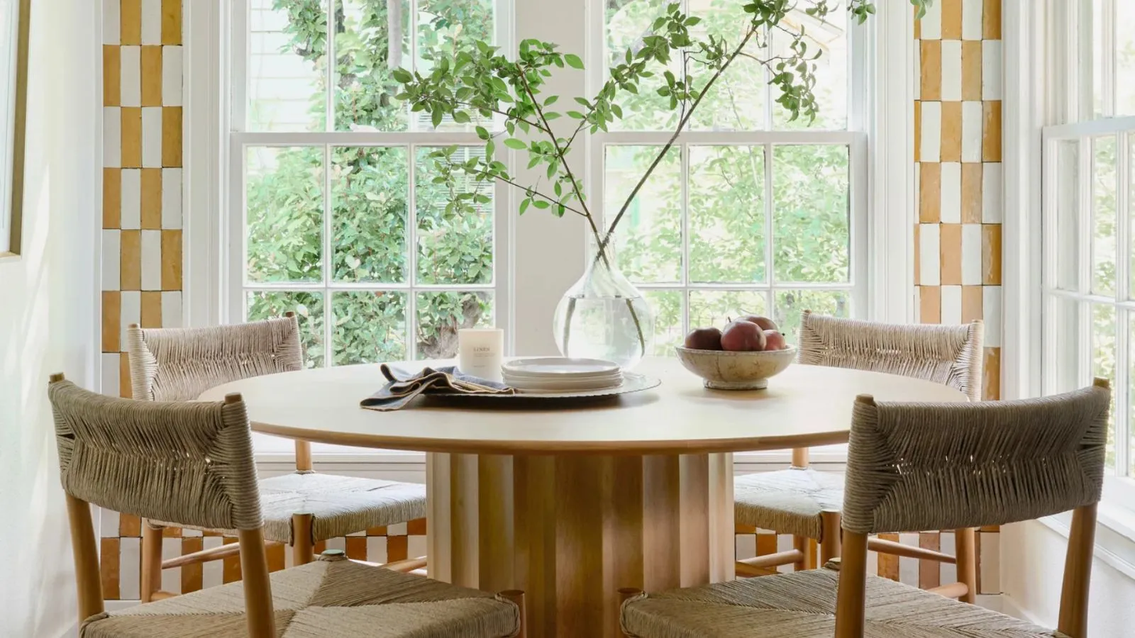 家をすぐに居心地よくするための秋の風水の必需品 3 つ – インテリア セラピストは、これらは簡単にリラックスできると断言します