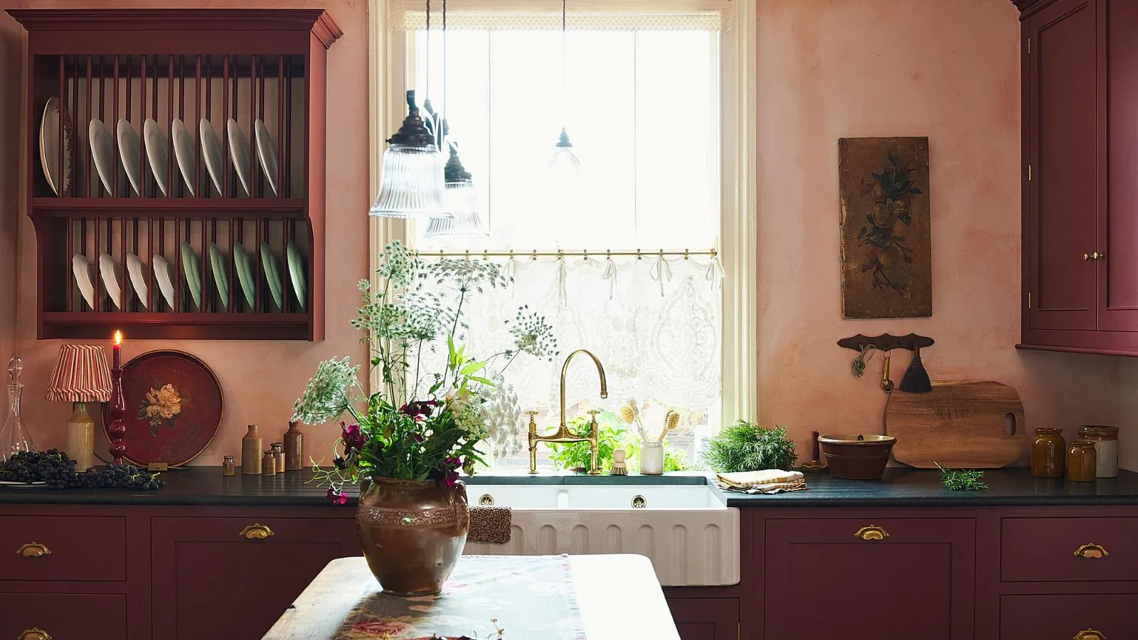 „Niesamowite narzędzie, o którym nigdy nie wiedziałem, że jest mi potrzebne” – ten zestaw za 22 USD sprawia, że ​​czyszczenie młynka do kawy jest szybkie i łatwe