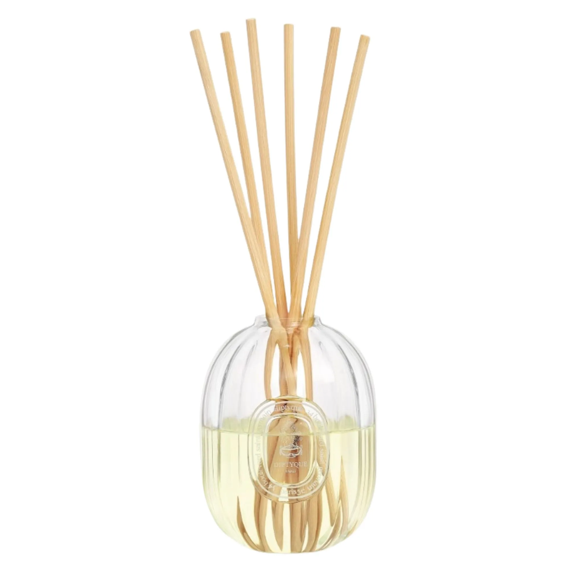 Dyfuzor Diptyque Ambre z karbowanym szklanym naczyniem i drewnianymi stroikami' loading='lazy' title=