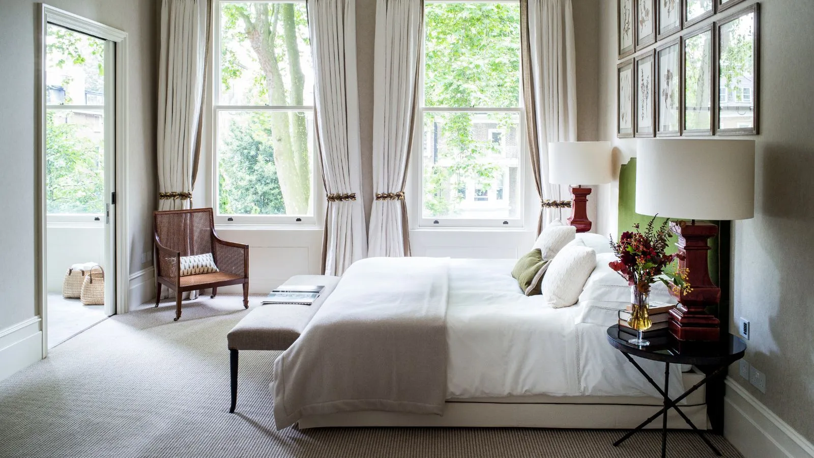 プロのオーガナイザー 3 人に、夏用の靴や衣類の保管に何を使っているのか聞いてみた - とても役立つ 7 つの必需品