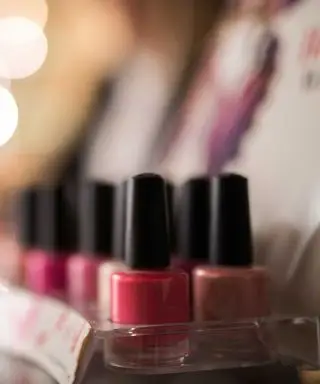 butelki lakieru do paznokci