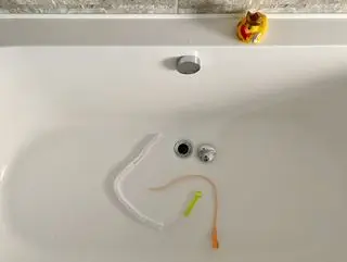 ヘアスネークとパイプクリーナー付きバス排水管