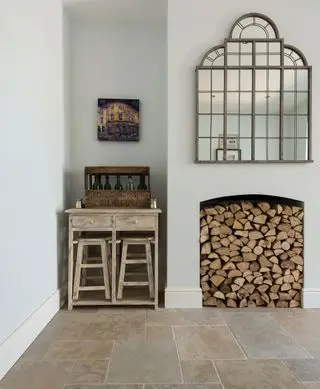 Sol en pierre de Beswick dans la cuisine-salle à manger ouverte