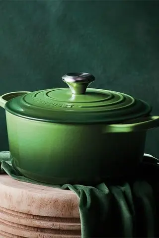 Billede af Le Creuset støbejern hollandsk ovn i bambus