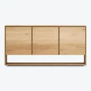 Komoda trzydrzwiowa z jasnego drewna