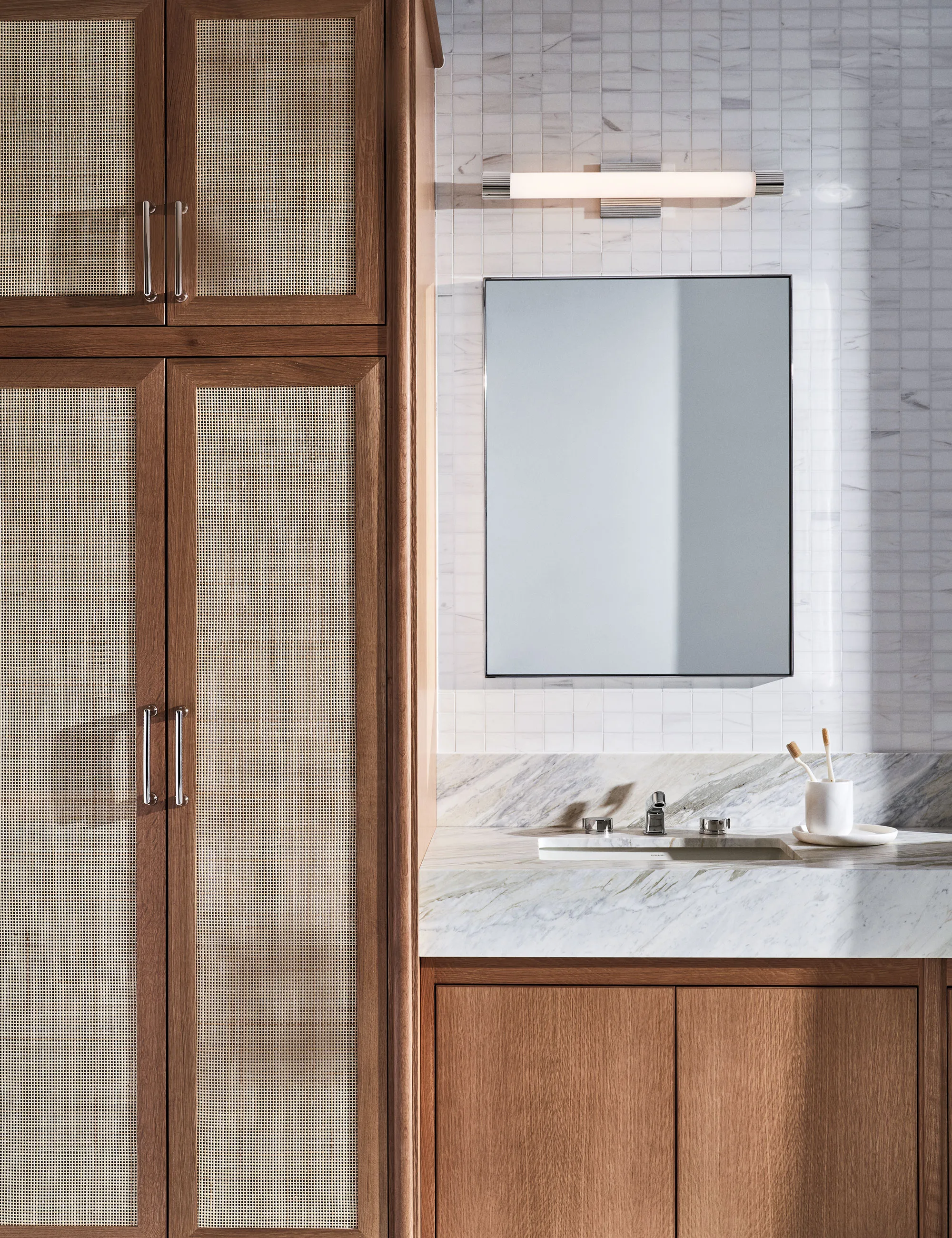 Mobile da bagno su misura in noce' loading='lazy' title=