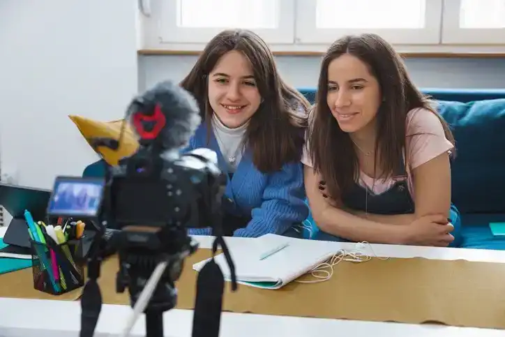 Quick Ways Teens Can Make Extra Money Online 