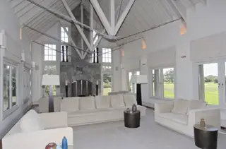 バラク・オバマ夫妻とミシェル・オバマ夫妻のマーサズ・ヴィニヤードの邸宅をツアー - 美しいマサチューセッツ州の海岸沿いの隠れ家